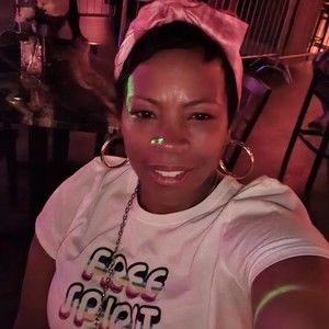 Meet your Posher, Nakisha